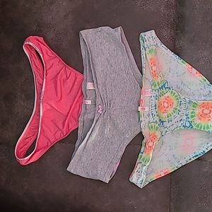 3 pairs of VS parties. All size M.